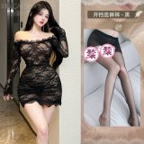 Black pajamas + T-shirt + black open-crotch stockings