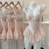 Champagne-colored [suspender vest + thong pants]