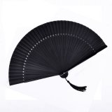 Model's folding fan