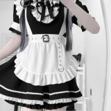 Short-sleeved suit + black knee-high socks