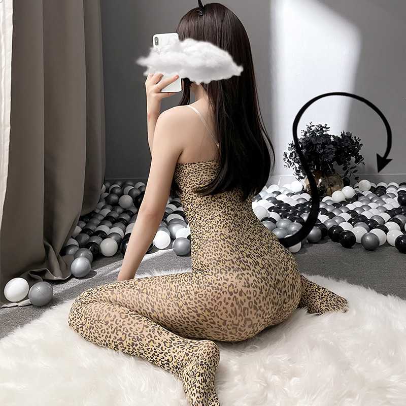 Mei Nai Er's sexy lingerie with three points of passion, tight fitting stockings, and a removable sexy mesh suit, one pi