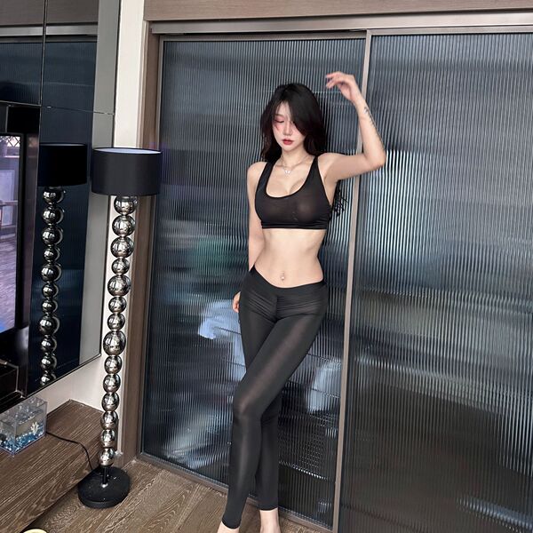 Lairuru Factory Direct Open-Crotch Yoga Pants - Sexy Sporty Women's Lingerie Outfit for Fitness & Play - black