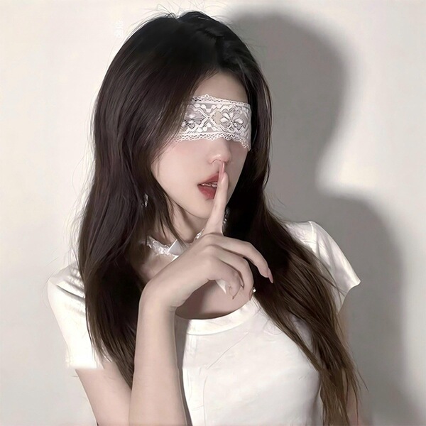 Elegant black lace blindfold mask for masquerade parties, perfect accessory for erotic lingerie and costume wear.