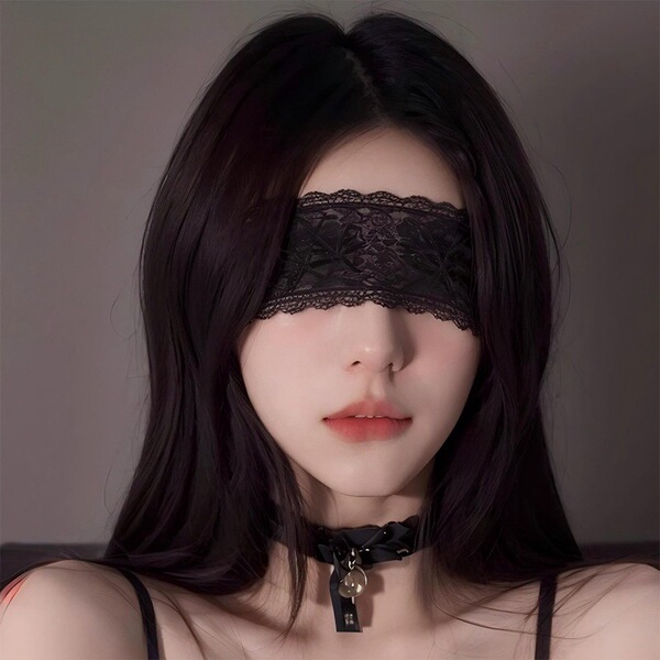 Elegant black lace blindfold mask perfect for masquerade parties, adding an erotic touch to your costume with its stylish des...