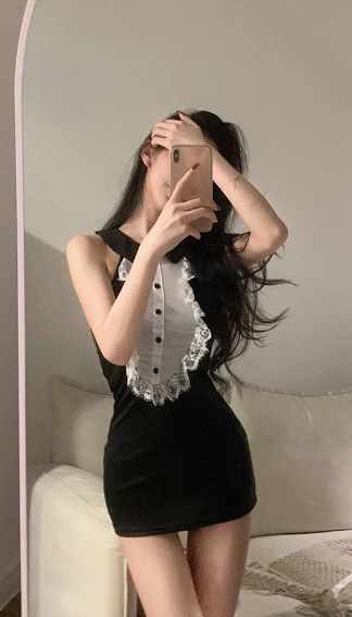 Gomeng Lingerie Set - Pure & Tempting Catwoman Bunny Skirt Outfit with Heart Cutouts, No-Remove Design - Black [skirt + T-shirt]
