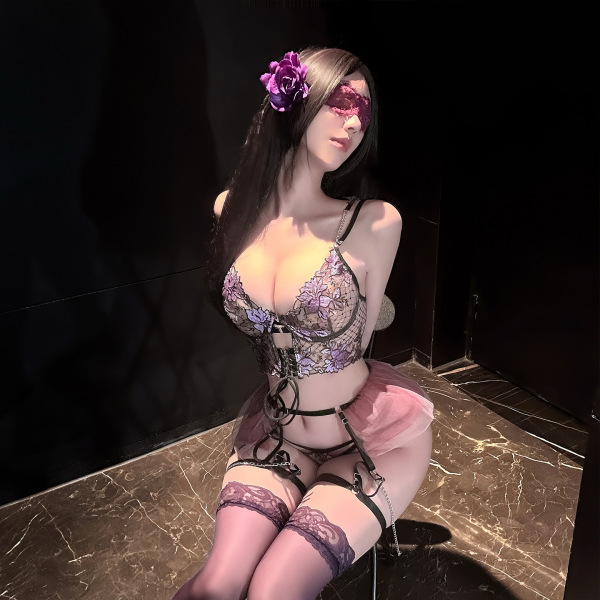 Woman wearing chaomu alluring lace lingerie set with underwire, removable pads, garter straps, and floral details for sensual...
