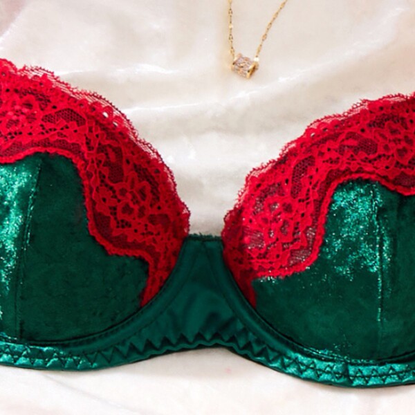 Christmas-themed red and green lace push-up bra with thong, european-style sexy lingerie set for women.