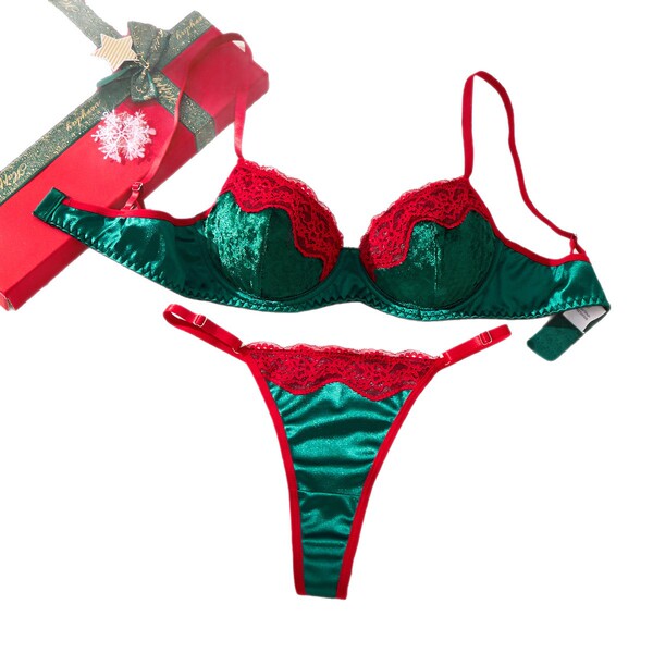 Christmas red & green lace lingerie set with push-up bra and thong, holiday-themed european style for women.