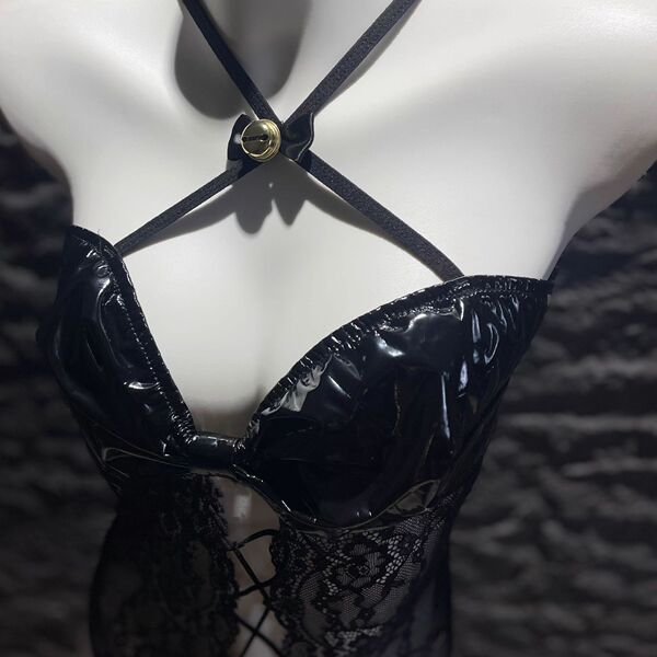 Glowing cloud sexy open-crotch leather bodysuit featuring cross-tie design, latex look lace bodysuit with elegant bell charm.