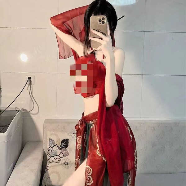 Vintage chinese-inspired plus-size lingerie set featuring embroidered hanfu-style doudou and cheongsam design, perfect for ro...