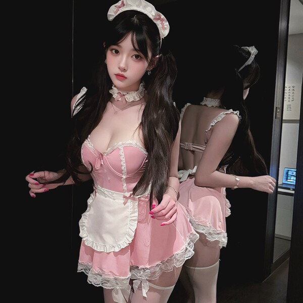 A woman models a qingran sexy maid lingerie set, featuring a pink underwire push-up costume with lace details and a matching ...