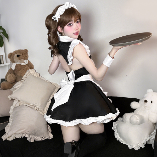 Woman in qingruohan maid costume holding tray, featuring black dress with white apron and headpiece.
