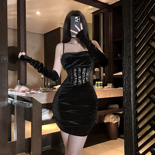 Qingshe red velvet sexy new year outfit - sheer lace bodycon dress with sparkling backless design