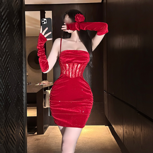 Qingshe red velvet sexy new year outfit - sheer lace bodycon dress with sparkling backless design