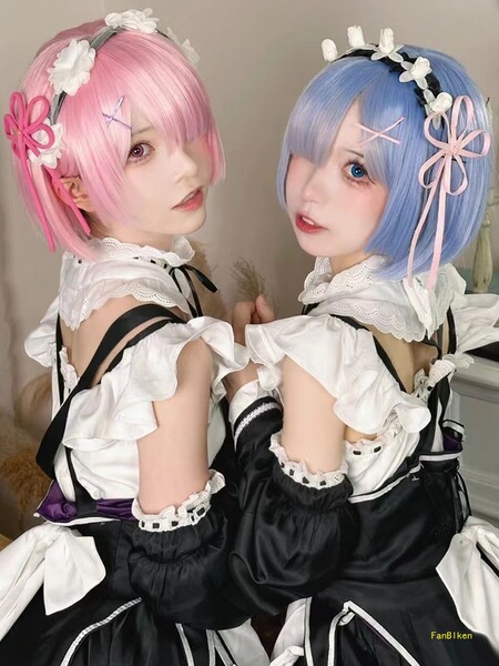 Two cosplayers dressed as ram and rem from re:zero, wearing maid outfits in lolita style. ， 。