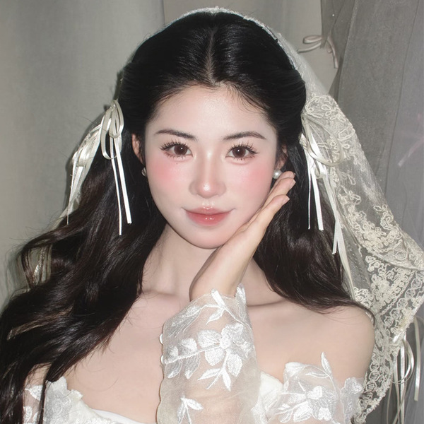 Elegant bridal hairstyle featuring a retro lace bow veil headband, perfect for french chic weddings and photoshoots.