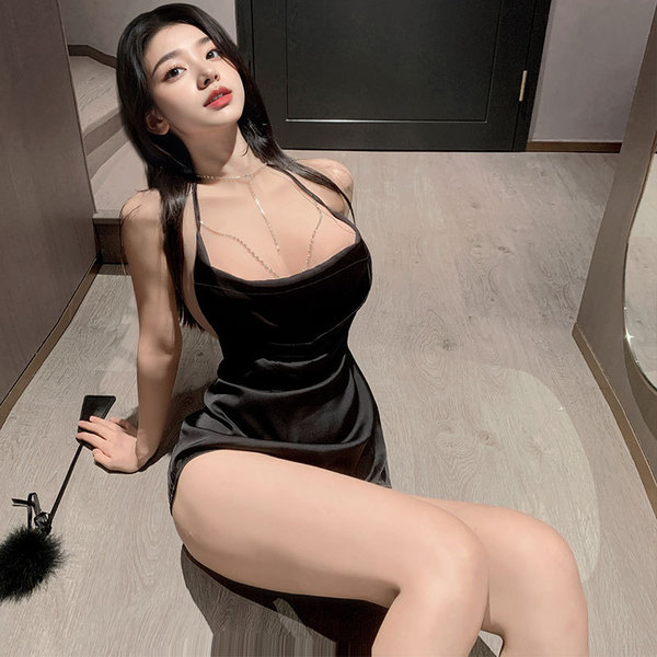 Seductive black bodycon skirt with deep neckline, perfect for curvy women seeking a flirty and elegant date night outfit.