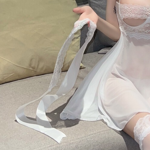 Sexy lace sheer blindfold for women, featuring adjustable design, floral embroidery, and cut-out details.
