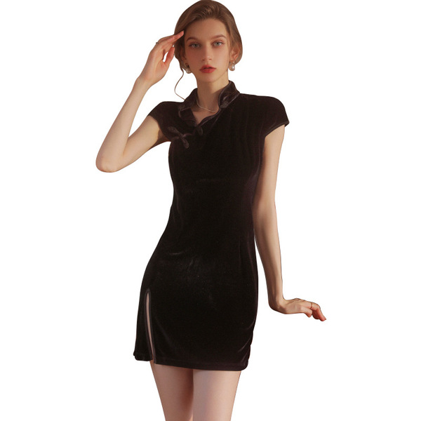 Elegant black cheongsam dress with lace trim and split hem design, perfect for evening wear.