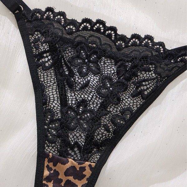 Sexy leopard print lace bra set with intricate floral detailing and lightweight push-up design for women.