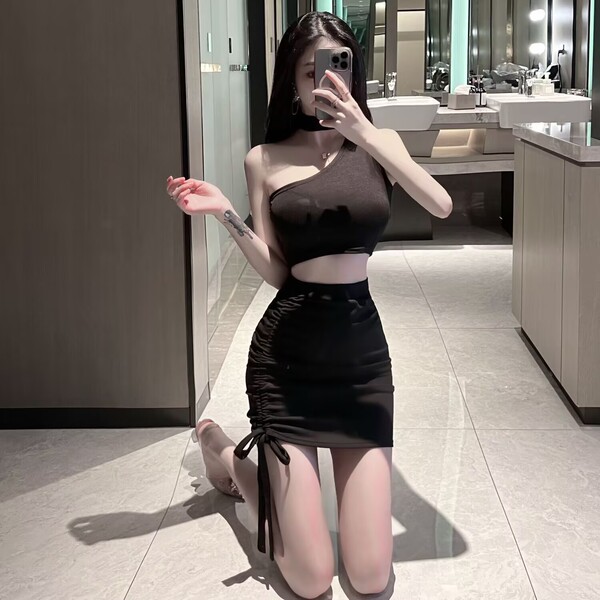 Sexy nightclub queen outfit - off-shoulder top & drawstring pencil skirt set for bold women, stylish and daring design perfec...