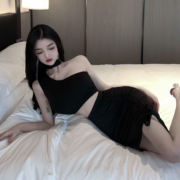 Sexy nightclub queen outfit - off-shoulder top & drawstring pencil skirt set for bold women, stylish and daring design, perfe...