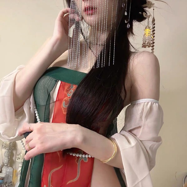 Elegant hanfu-style sleepwear featuring delicate fringe headpieces and pearl accents, perfect for an ancient princess vibe.