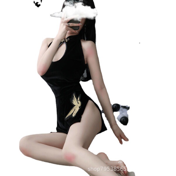 Elegant black qipao with gold bird design, high-slit sleepwear for adults, flirty nightwear.