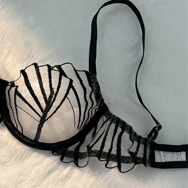 Sheer black lace bra with leaf pattern from ultra-thin erotic lingerie set - sensual temptation & pure desire style.