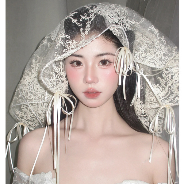 Elegant retro lace bow veil headband, perfect for french chic weddings. ideal for photoshoots and travel, adding timeless ele...